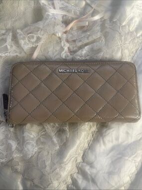 Michael kors wallet